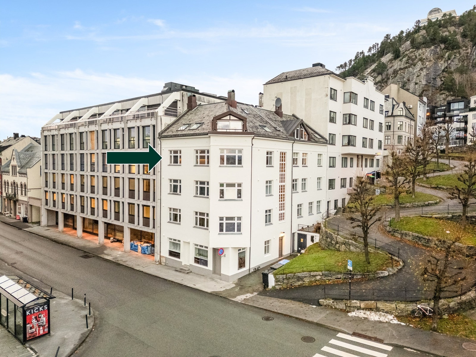Leiligheten ligger i 4. etasje med flott utsikt og med en sentral beliggenhet i bysentrum Galleribilde