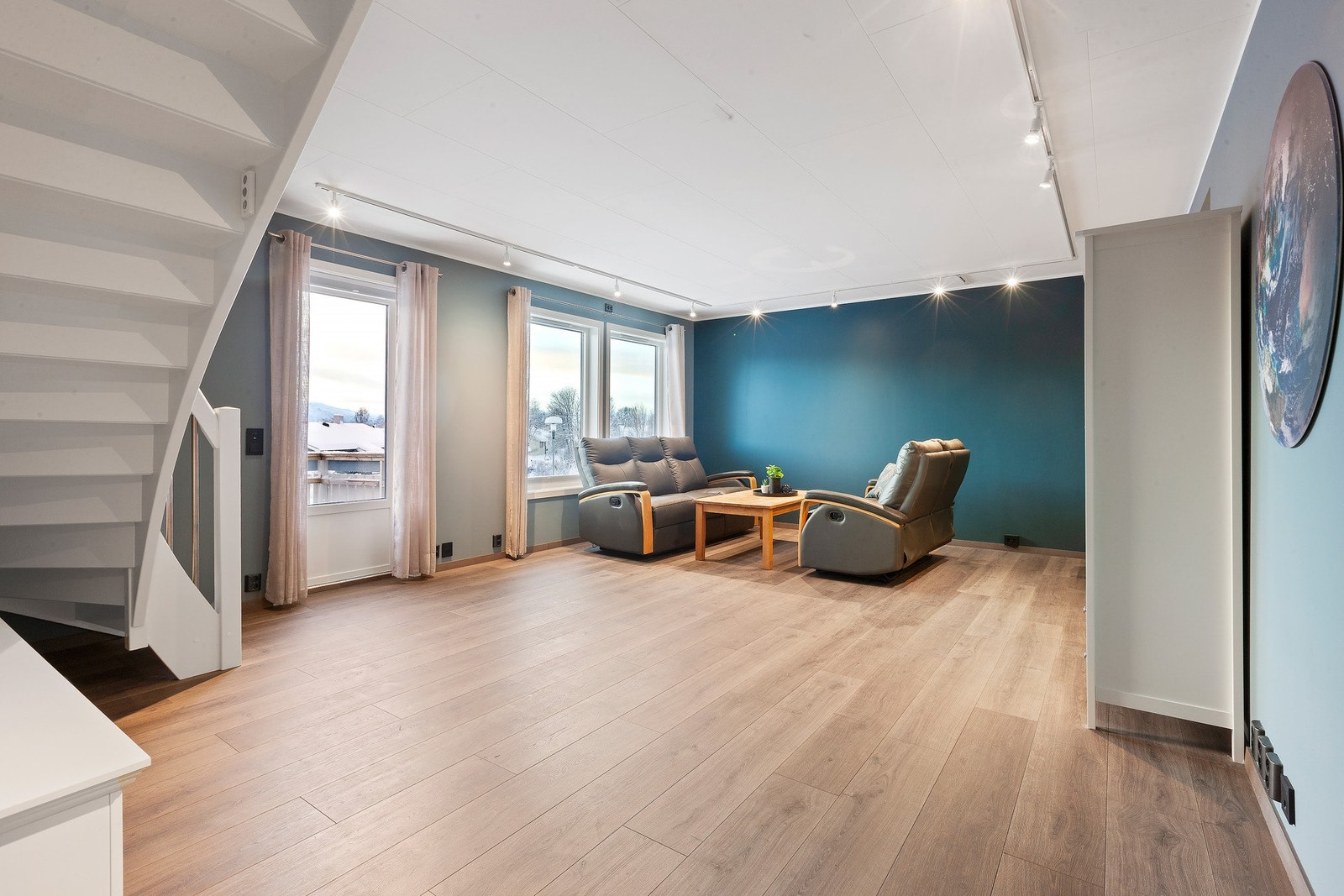 Boligen har behagelig vannbåren varme i de fleste rom i 2.etg. Galleribilde