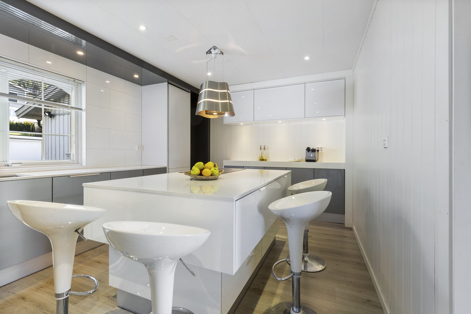 Pen Crown Imperial kjøkkeninnredning fra ca. 2018 i høyglanset utførelse Galleribilde