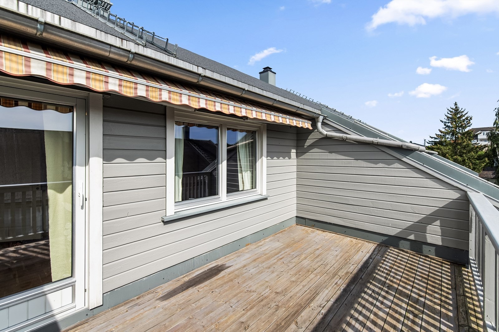 Fra tredje plan er det utgang til egen skjermet takterrasse. Galleribilde