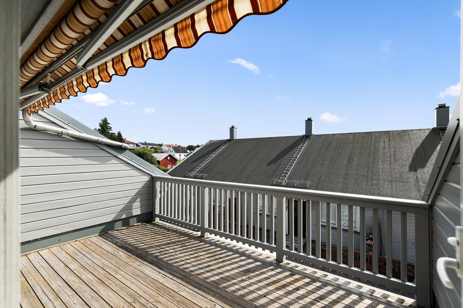 Her er det også gode solforhold og hyggelig utsyn mot nabolaget. Galleribilde