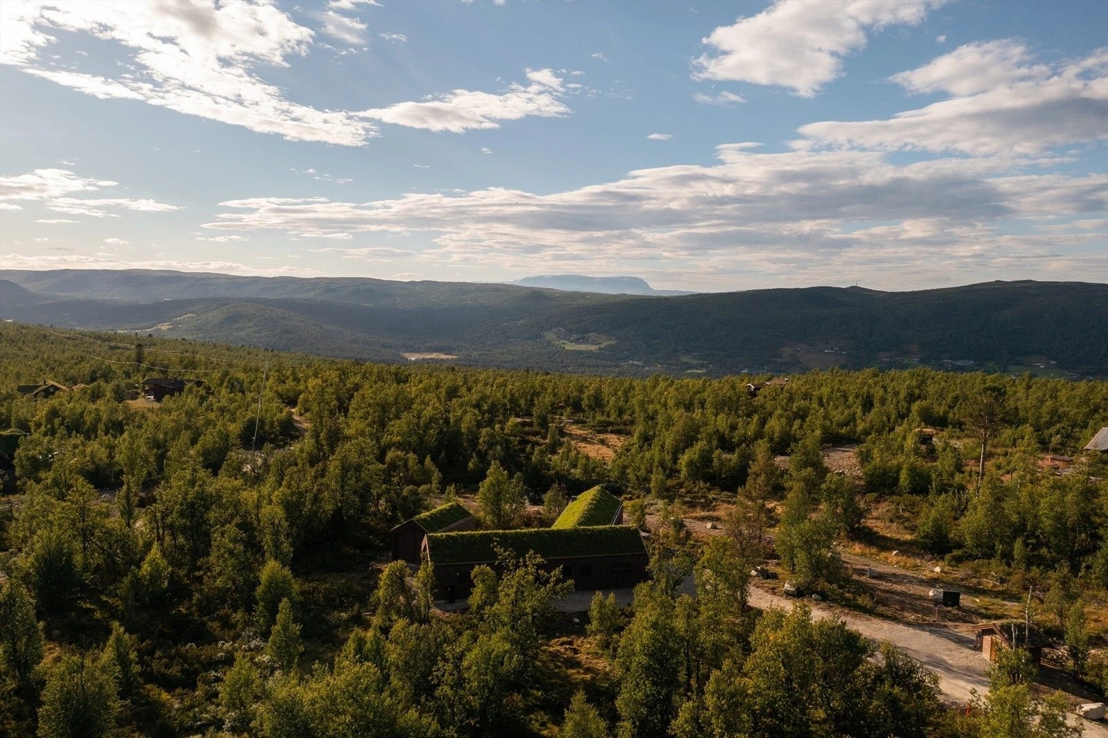 Selger av tomten har mulighet til å bistå med oppføring av lignende hytte på tomten Galleribilde
