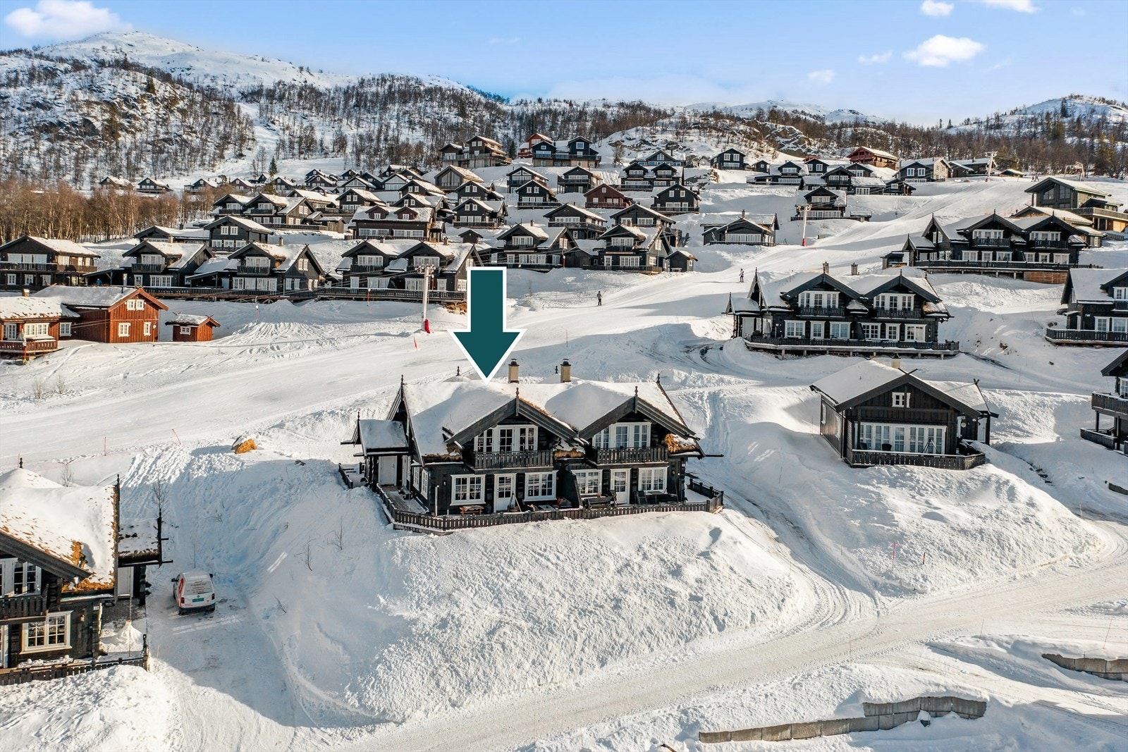 Velkommen til denne lekre hytta i Akebakken 30. Jeanette A. Eriksrød i DNB Eiendom har gleden av å invitere deg til visning. Galleribilde