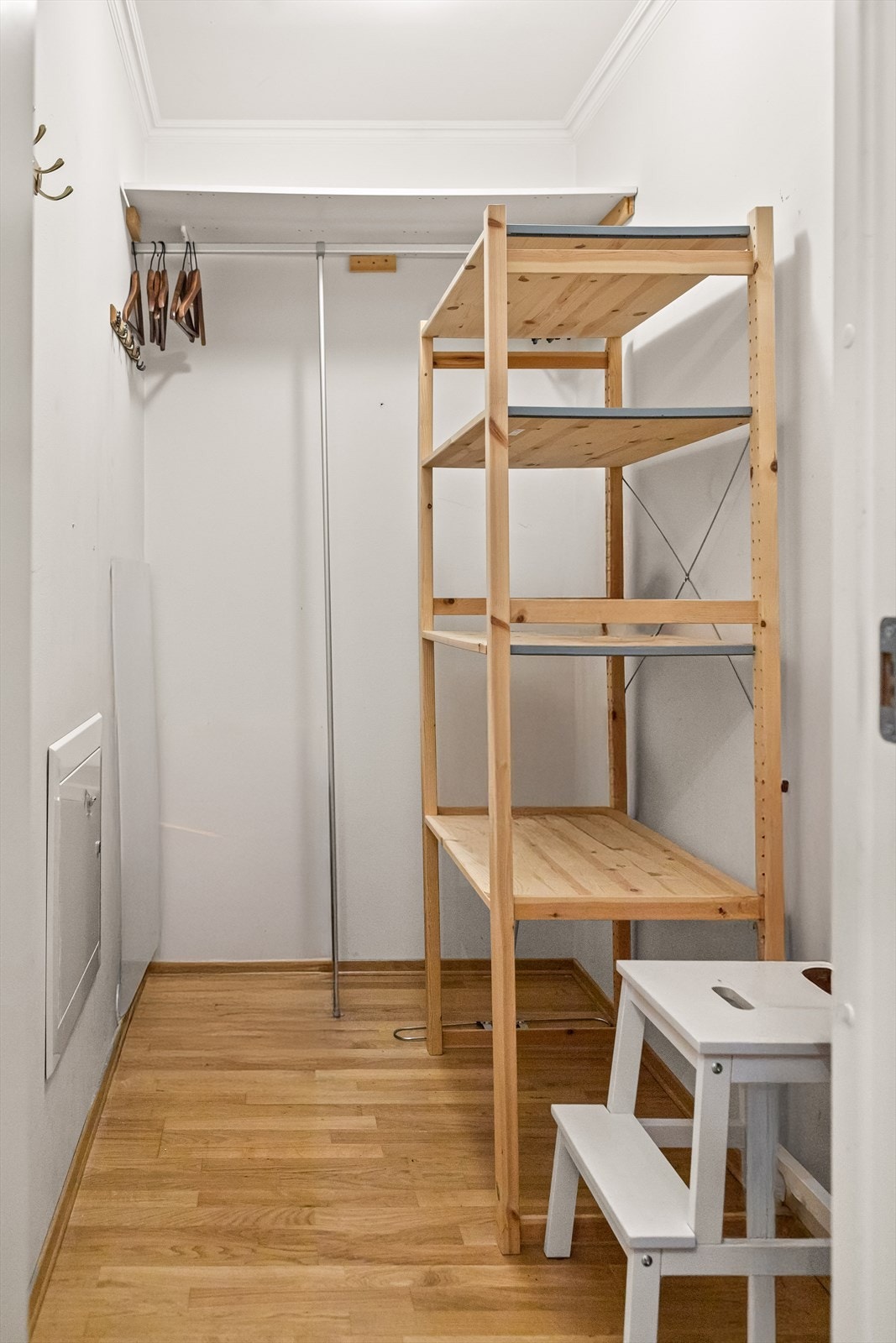 I tilknytning til entreen er det en praktisk lagringsbod. Leiligheten har i tillegg en bod på ca. 4,5i 5. etasje. Galleribilde