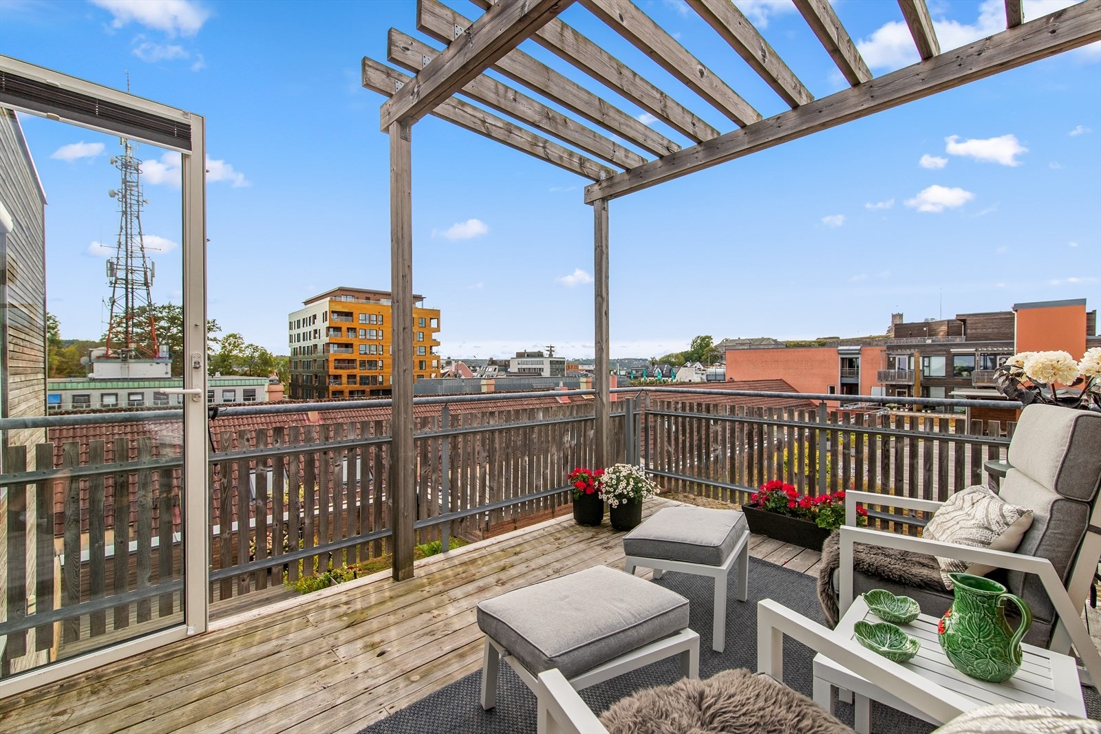 Flott og solrik balkong Galleribilde