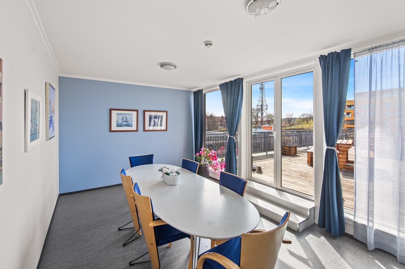 Borettslaget har også svært hyggelig fellesarealer og takterrasse. Galleribilde