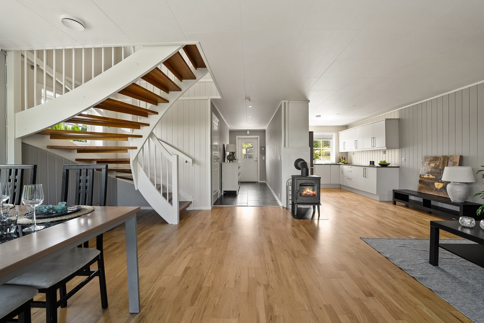 Under trappen er det plass til kreative løsninger. Galleribilde