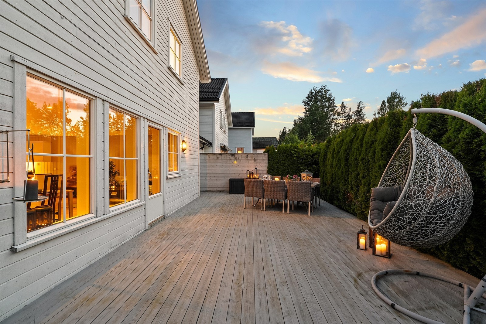 God plass til flere sittegrupper. Galleribilde