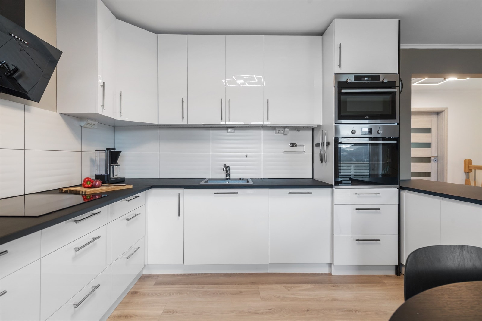 Kjøkkenet har en rekke integrerte hvitevarer Galleribilde