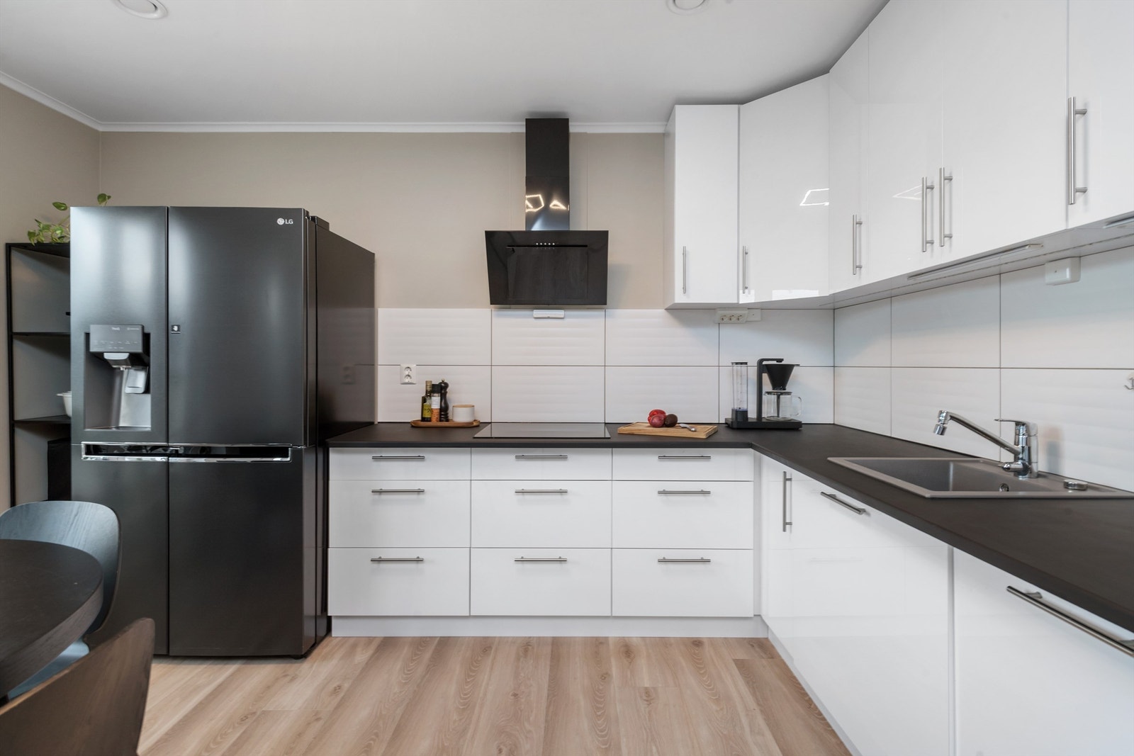 God benkeplass samt over- og underskap Galleribilde