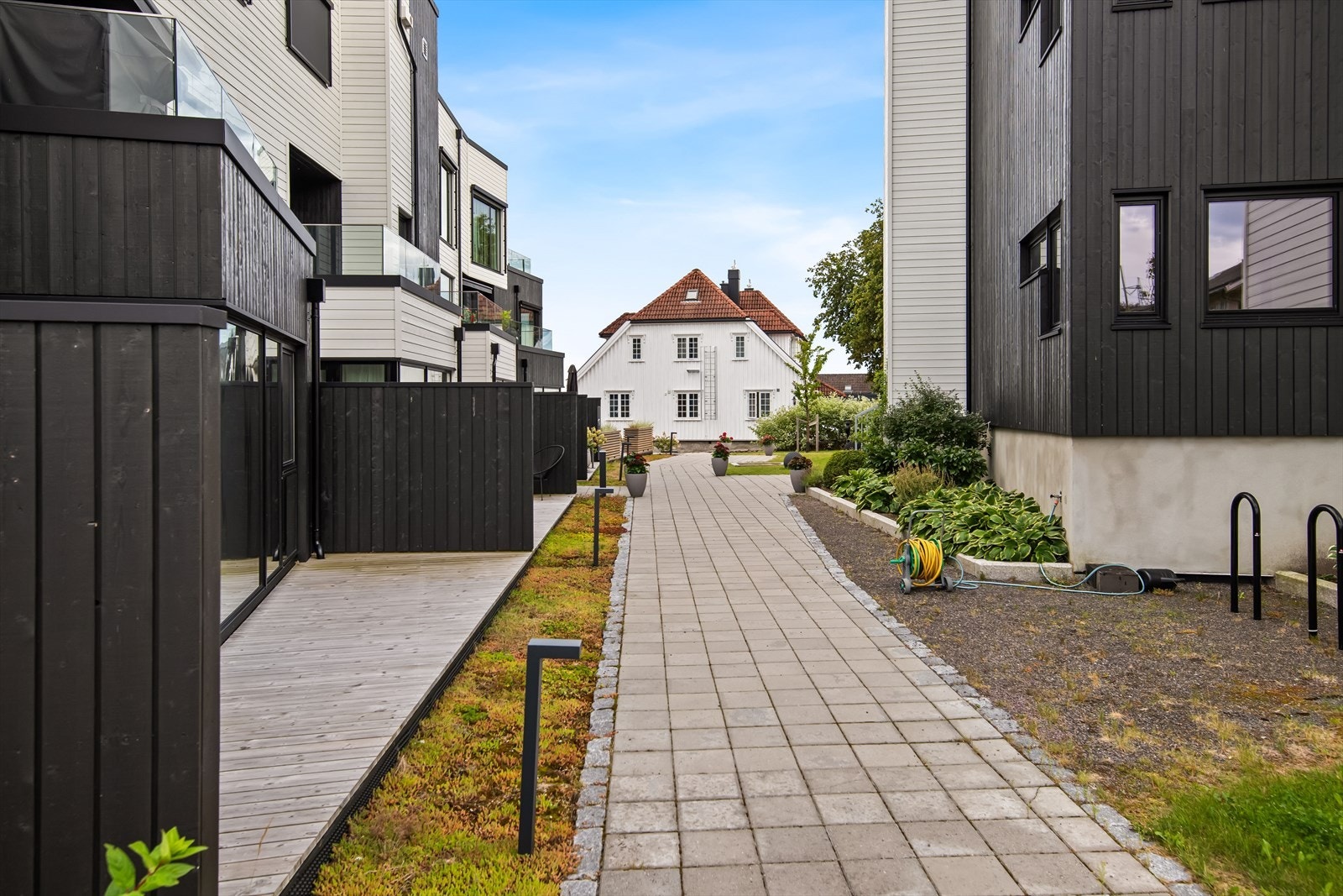Fellesområdet er opparbeidet om en vakker park. Galleribilde