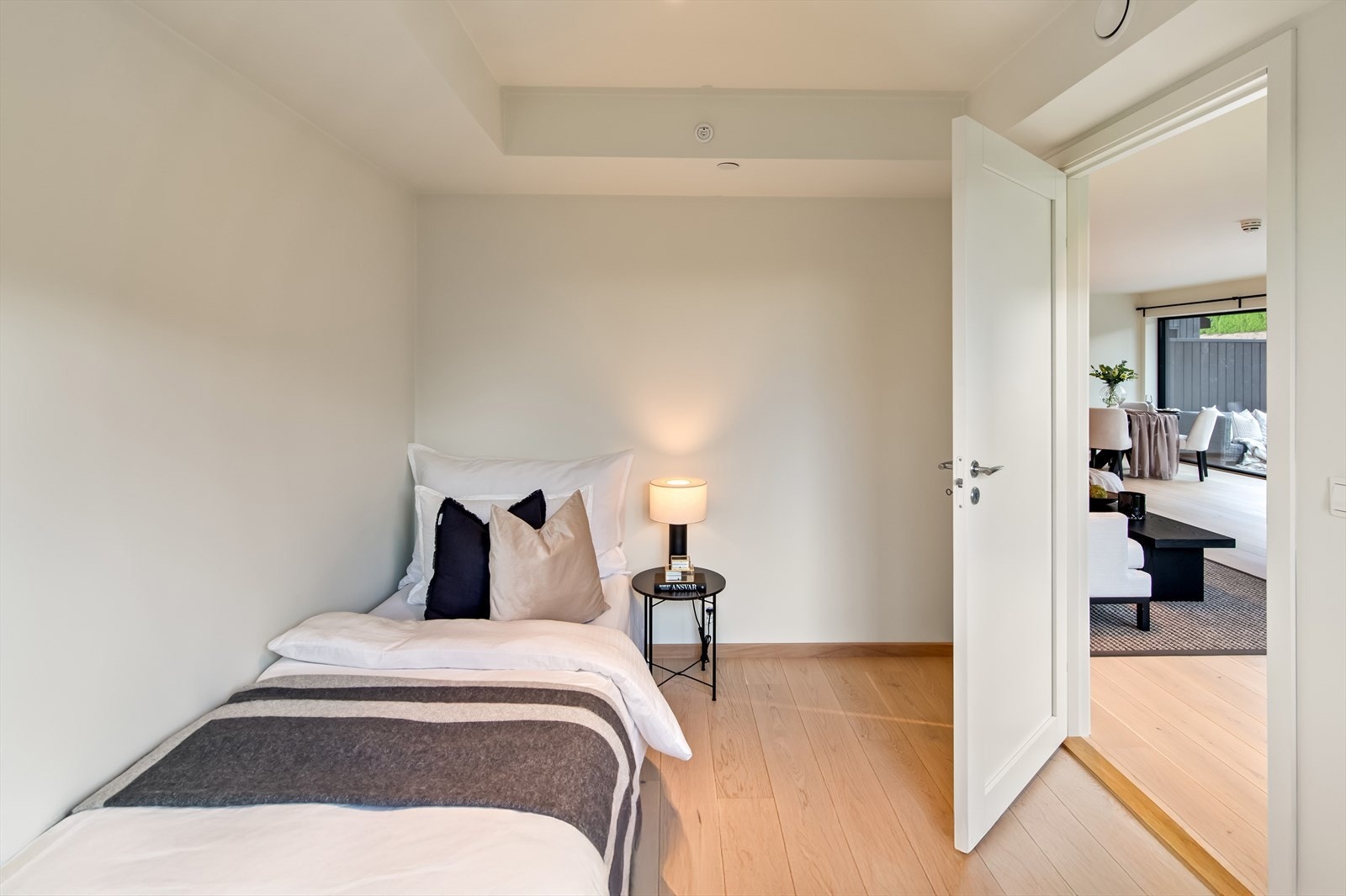 Soverom 2 har samme lyse og luftige uttrykk. Galleribilde