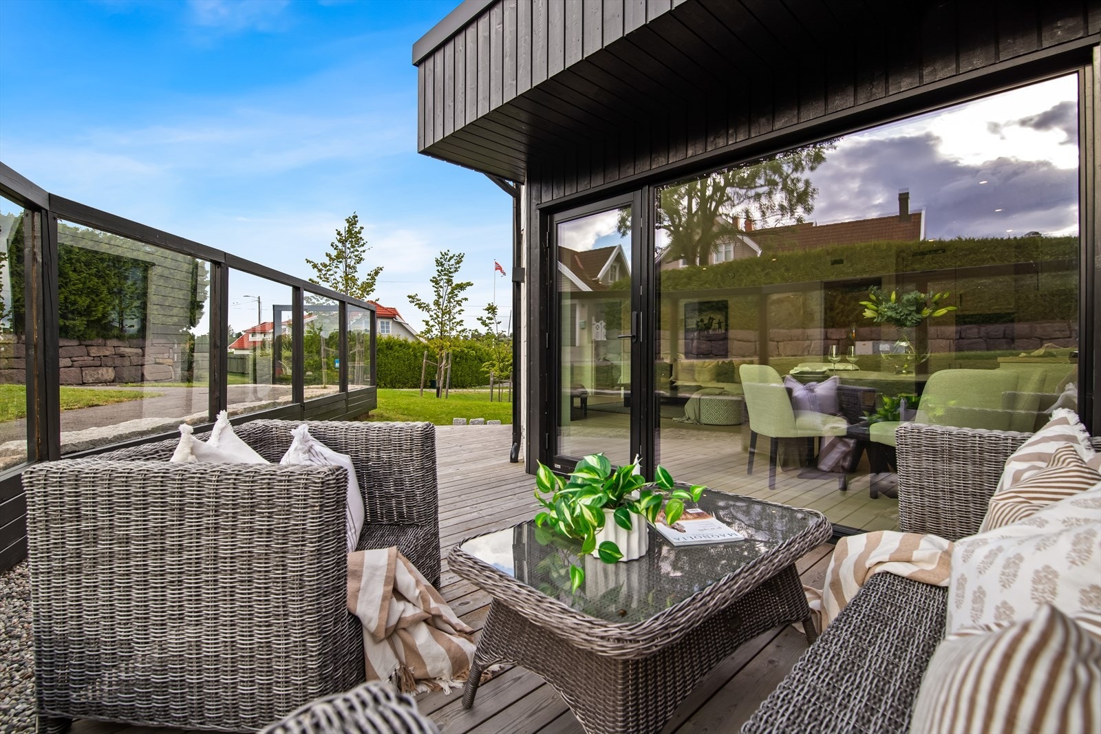 Nordvik Eiendomsmegling v/Christoffer Kvalshaugen ønsker deg velkommen til denne nye og flotte leiligheten med stor solrik markterrasse i et populært område. Foto: Fotograf Magik Galleribilde