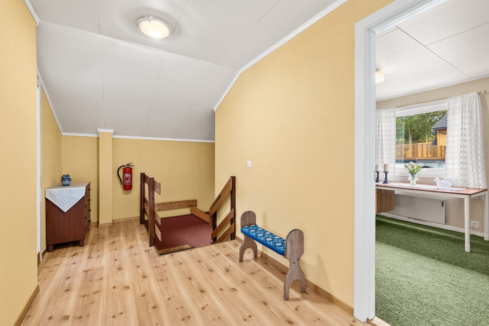 Gang med trappegang til 1. etasje Galleribilde