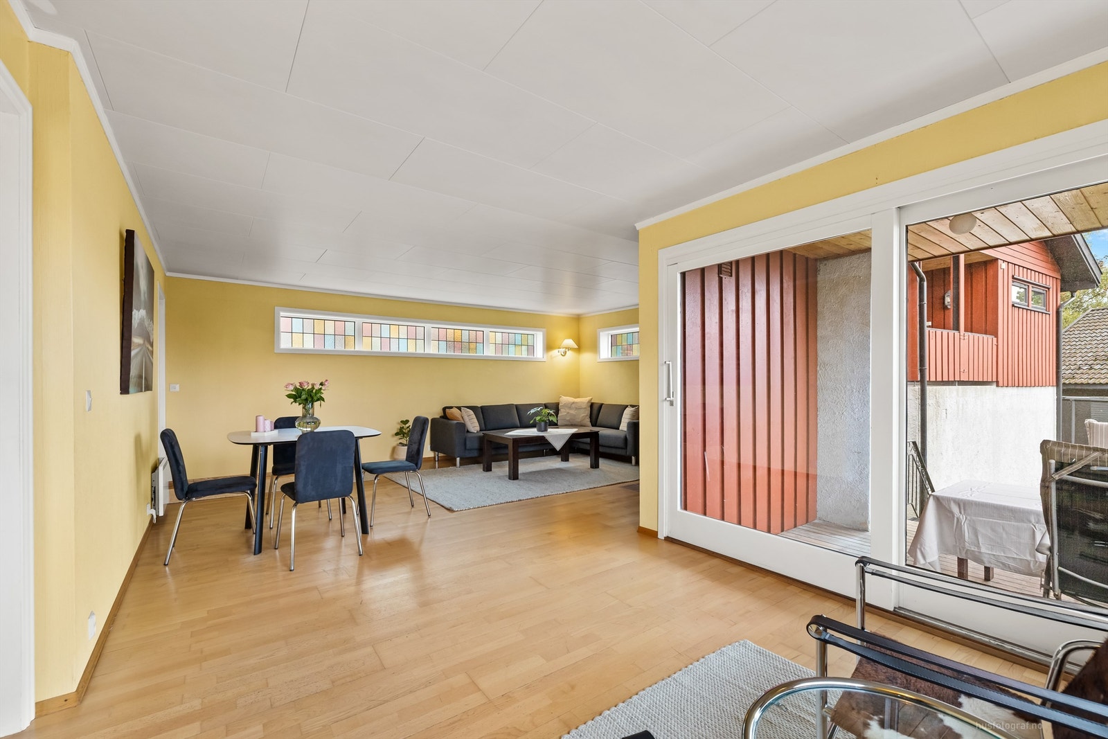 Stue med utgang til veranda Galleribilde