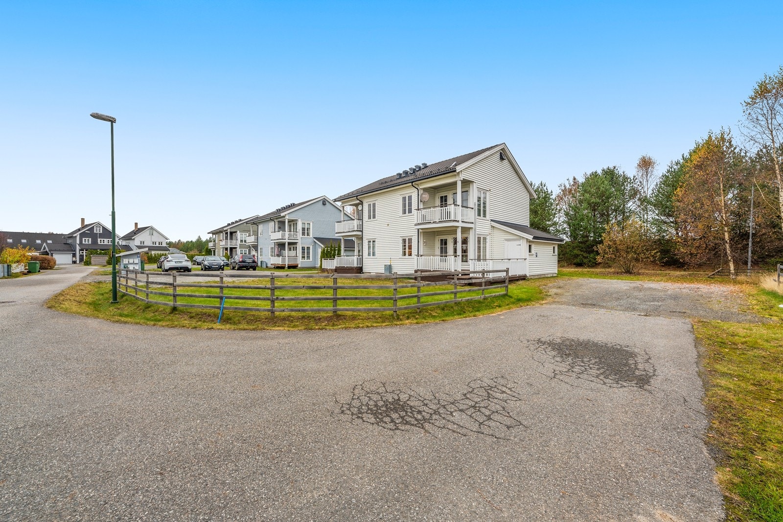 Nordbymoen er et rolig og populært boligområde med kort vei til sentrum. Kort vei til togstasjon med god offentlig kommunikasjon mot Oslo. Galleribilde