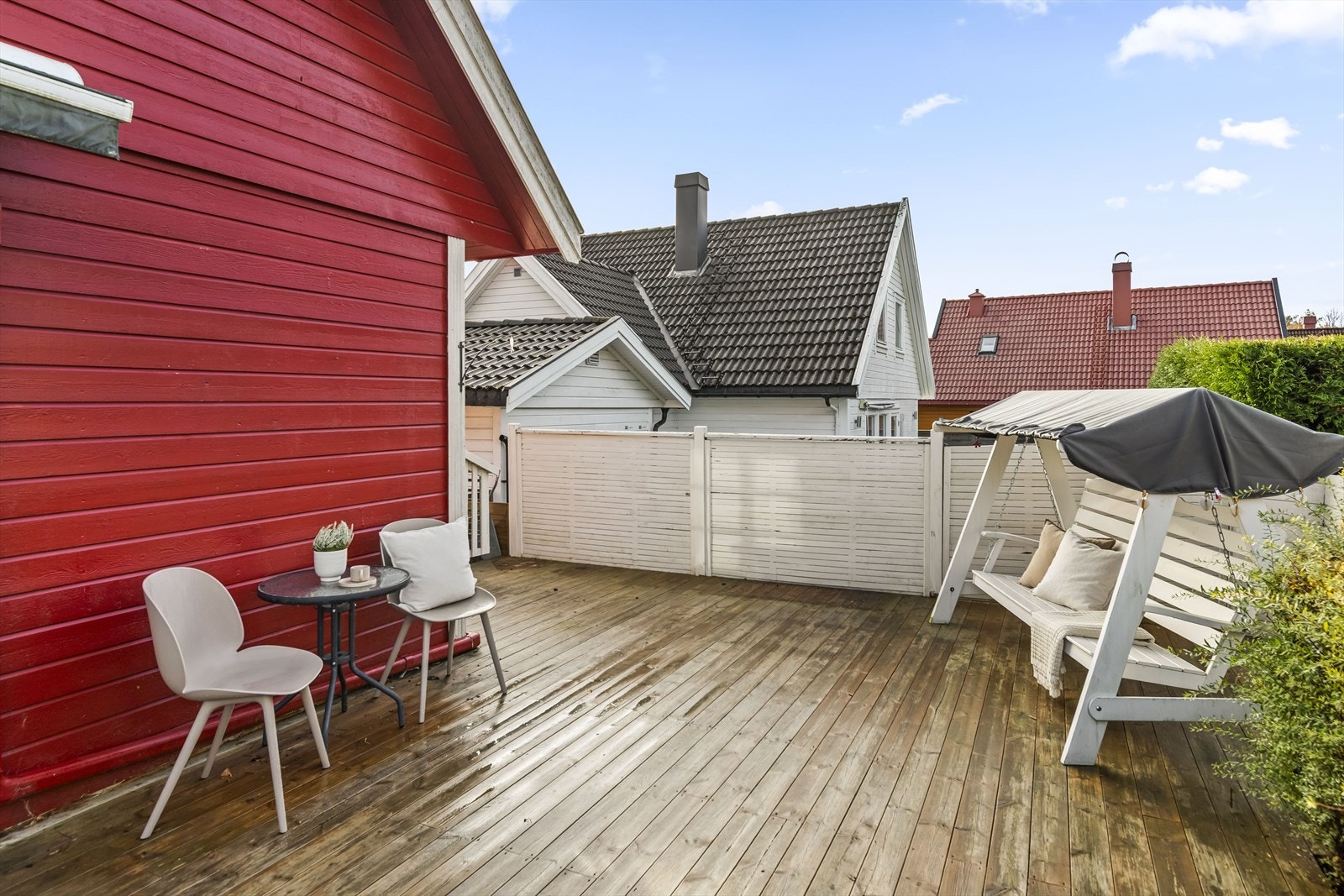 Eiendommen ligger i populære Robergrønningen, et attraktivt og barnevennlig område kjent for sin ro og naturskjønnhet. Galleribilde