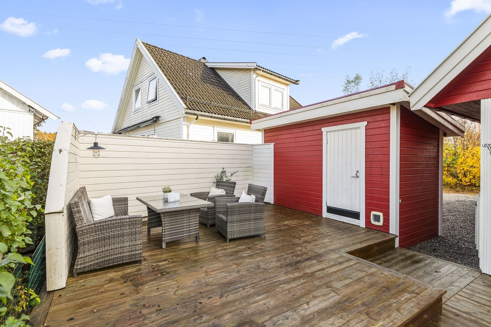 Her er det umiddelbar tilgang til flotte tur- og rekreasjonsområder, med lysløyper, idylliske skogsstier og treningsarenaer rett utenfor døren. Galleribilde