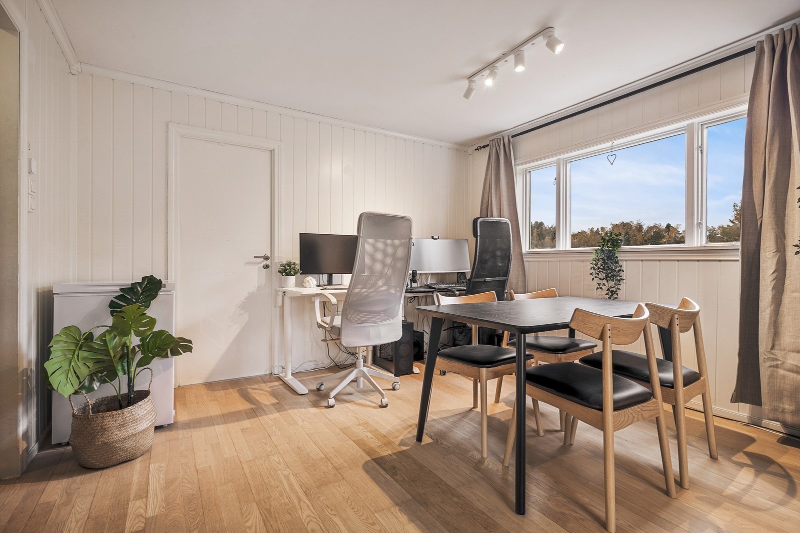 Boligen ble seksjonert i 2019/2020 og består av 2 seksjoner. Galleribilde