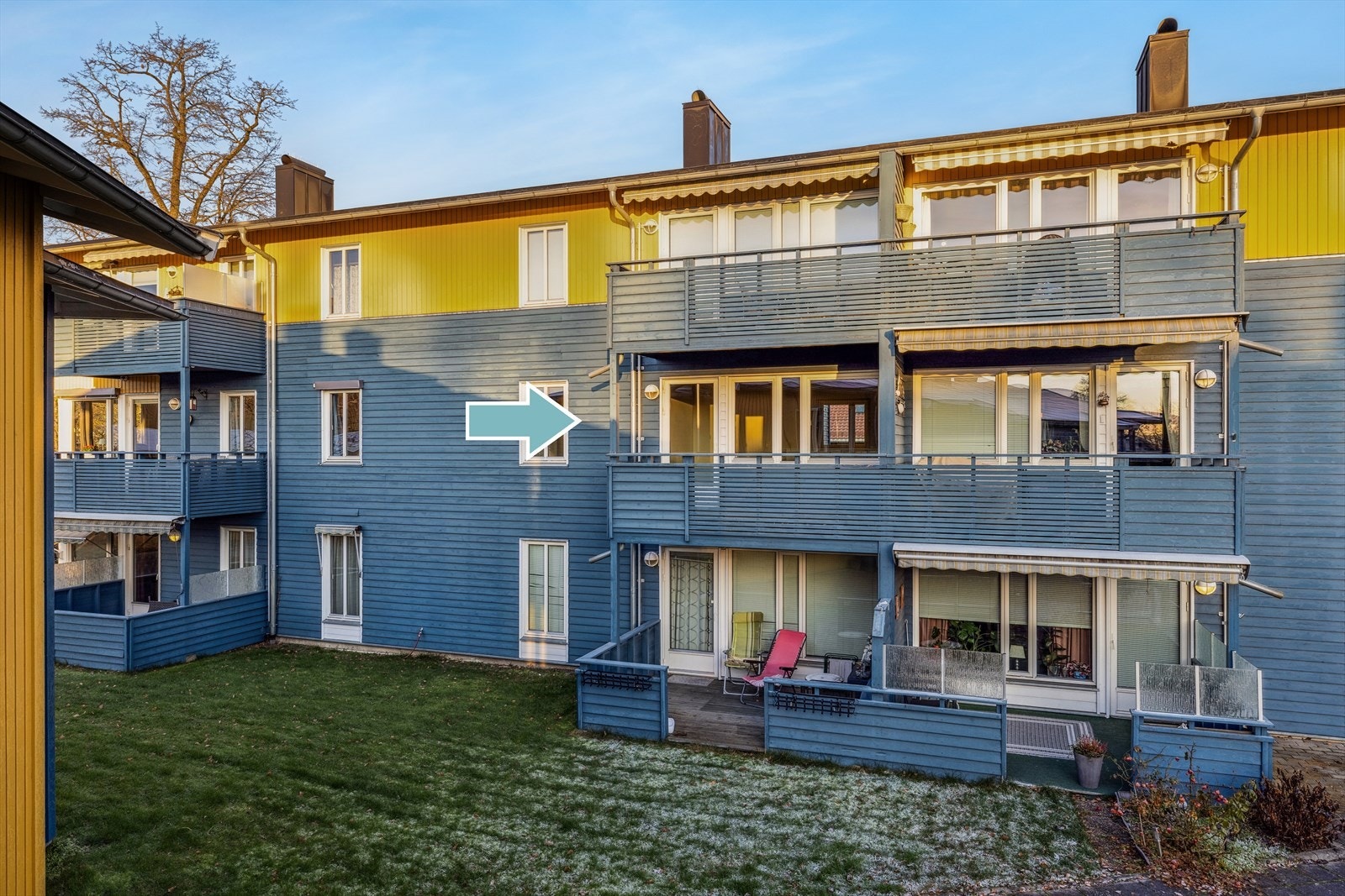 Borettslaget har pene fellesarealer med plen, bed og beplantning. Galleribilde