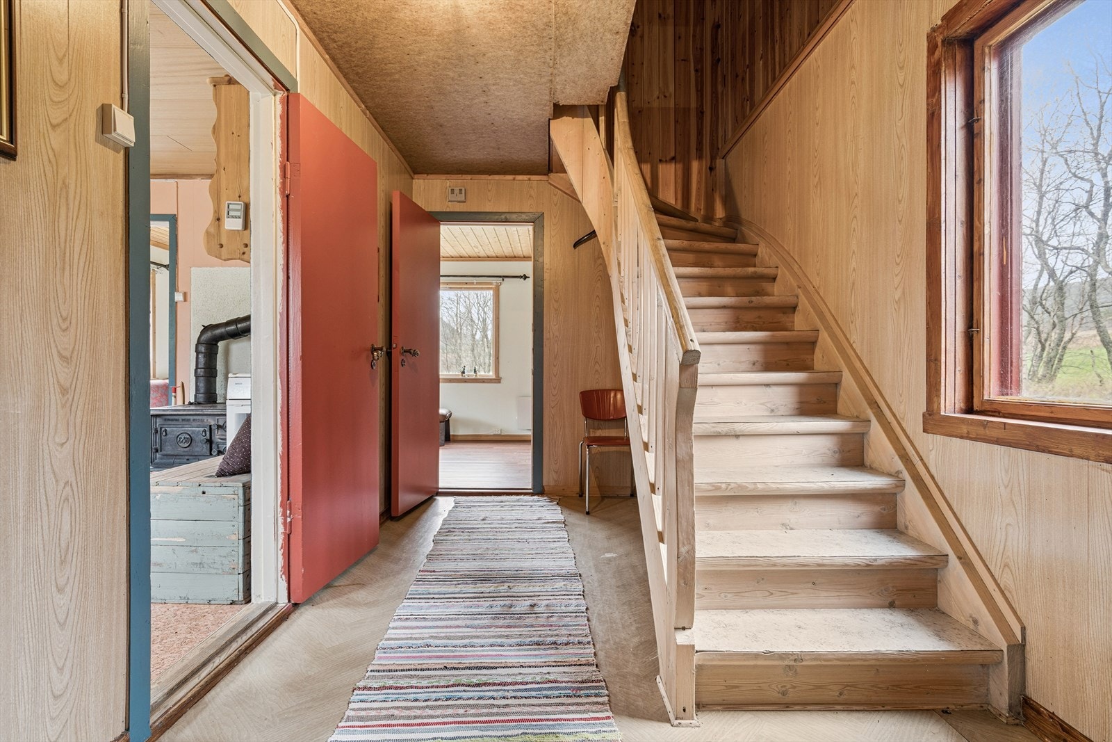 Stor entrè med trappoppgang til 2 etasjen Galleribilde