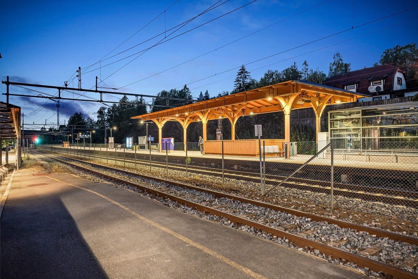 Buss og tog fra Lørenskog Stasjon. Galleribilde
