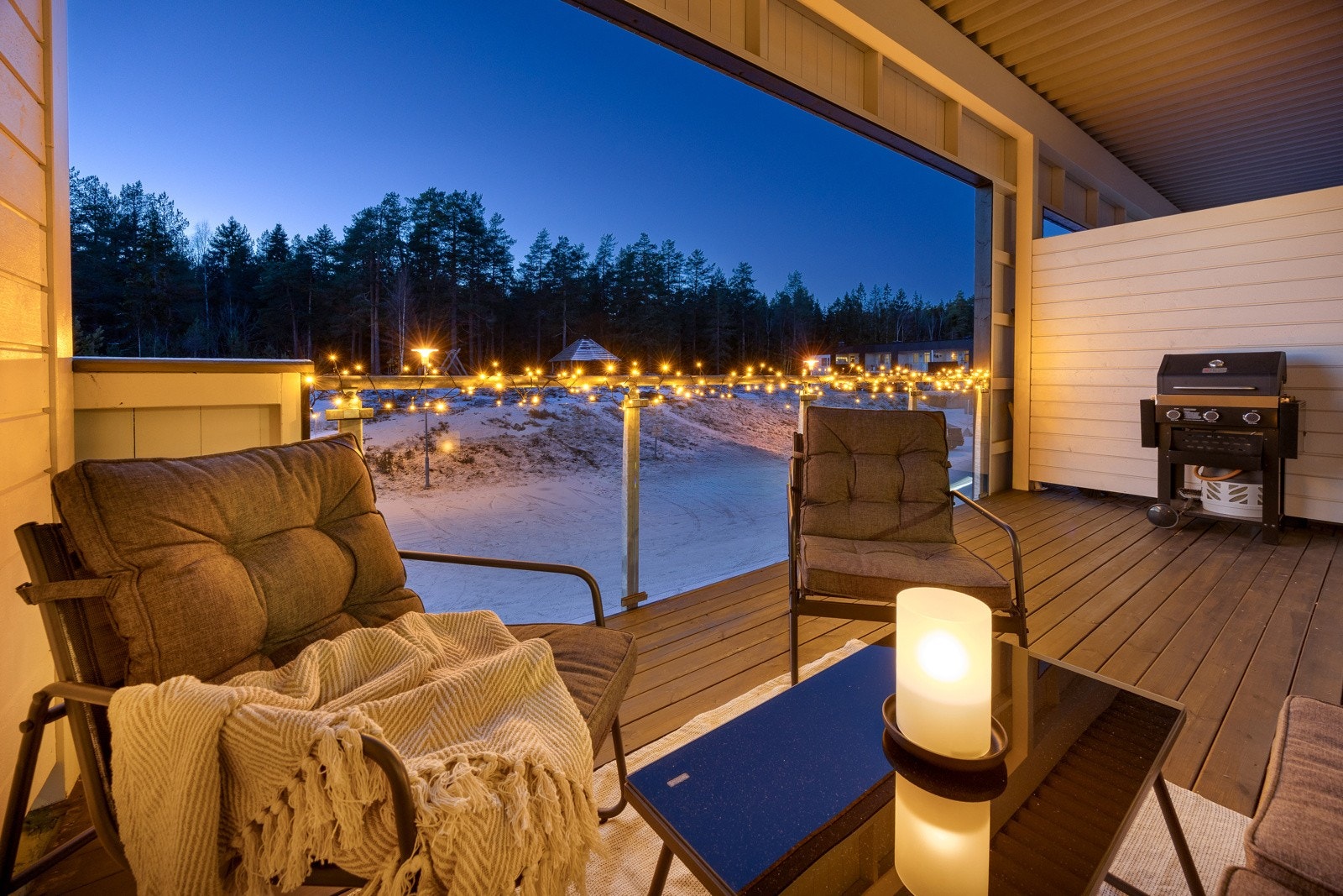 Lys og delikat selveierleilighet fra 2016 med en meget attraktiv og sentral beliggenhet i populære Lauvåslia, i Maura - med nærhet til barneskole, barnehager, matbutikker, apotek, samt marka med flotte turmuligheter. Galleribilde