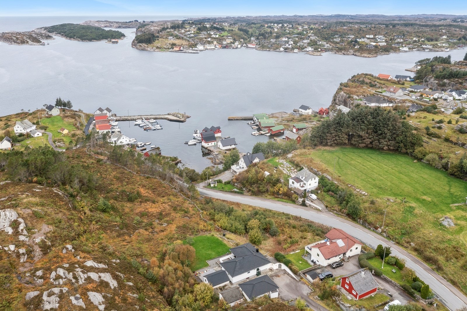 Rolig og fint boligområde. Huset ligger i enden av blindvei Galleribilde