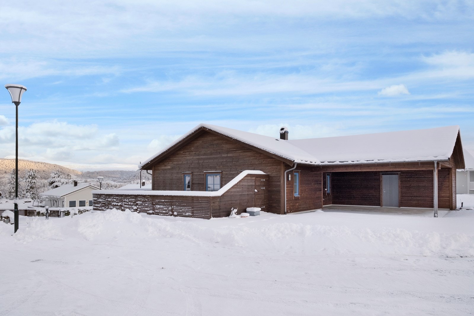Fra eiendommen er det gangavstand til skole, barnehage, dagligvarebutikk og kollektivtransport. Galleribilde