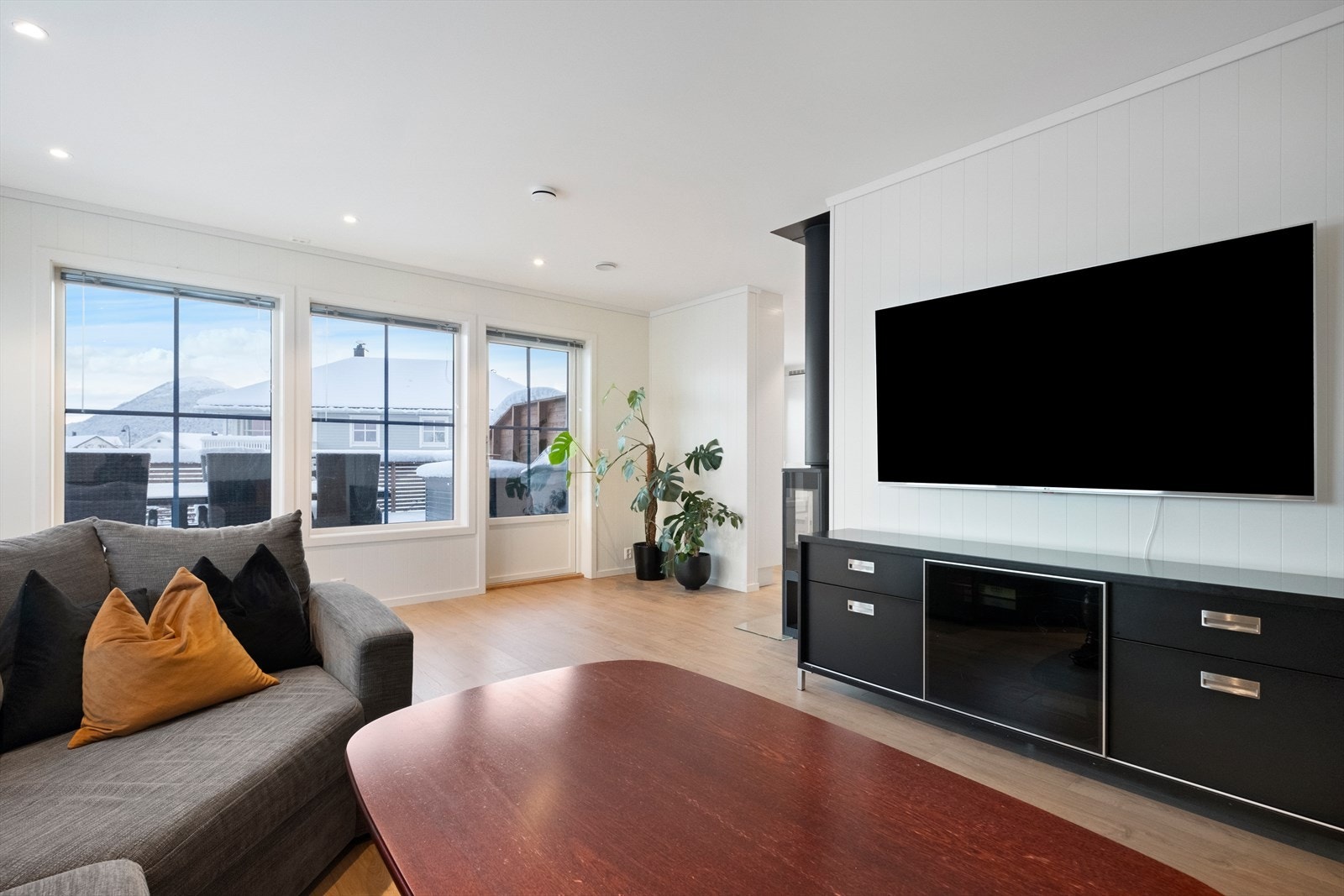 Det er varmekabler på gulv i stue, kjøkken og gang. Galleribilde