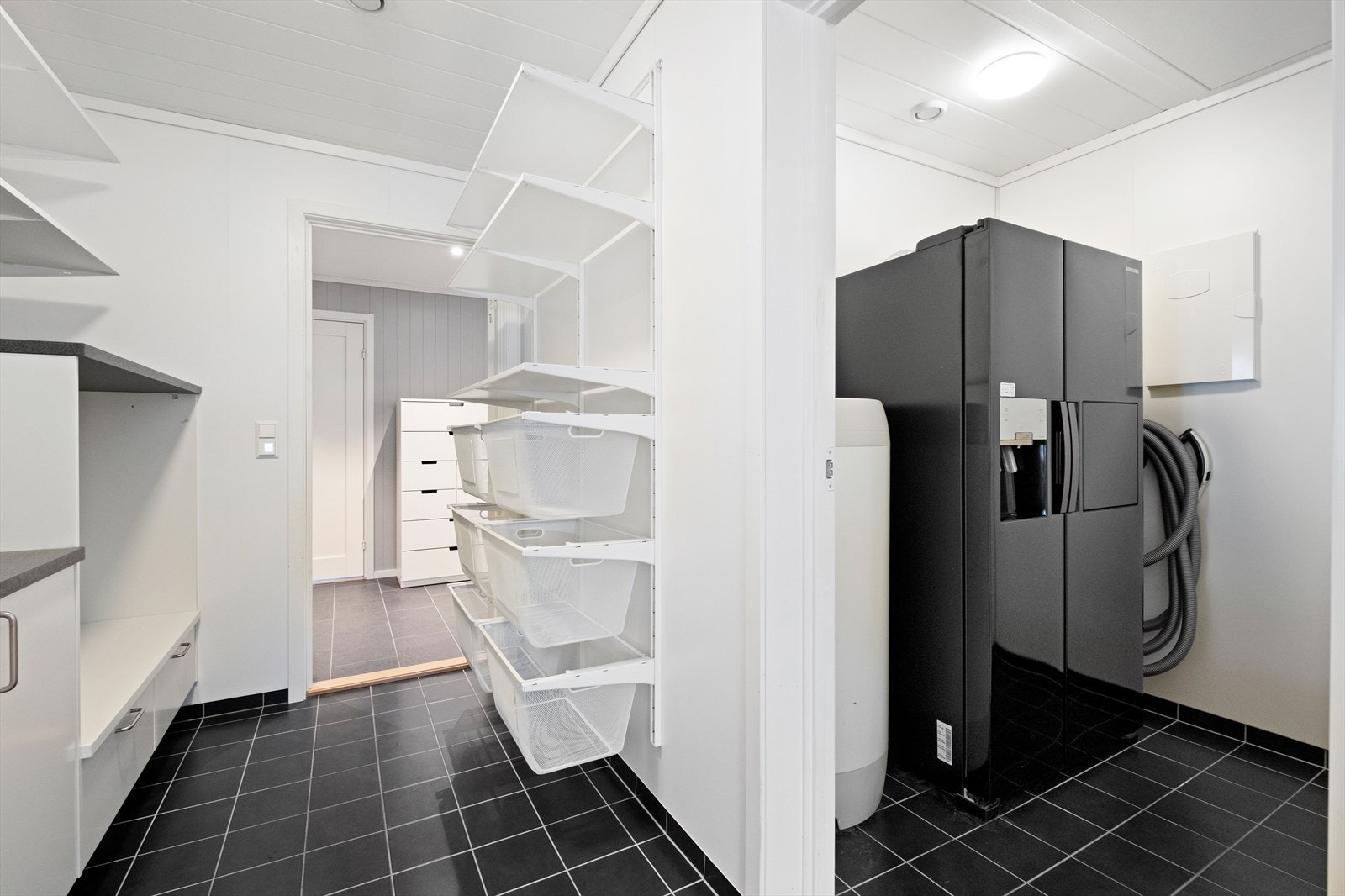 Det er inngang fra vaskerom til bod/teknisk rom. Galleribilde