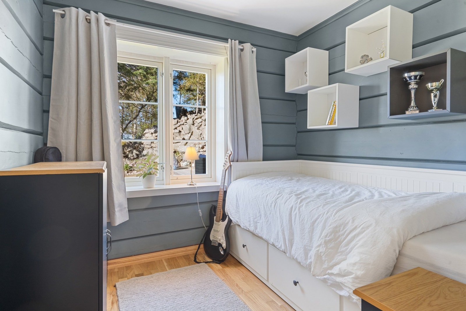 Soverom 2 og 3 følger i samme stil som resten av boligen. Galleribilde