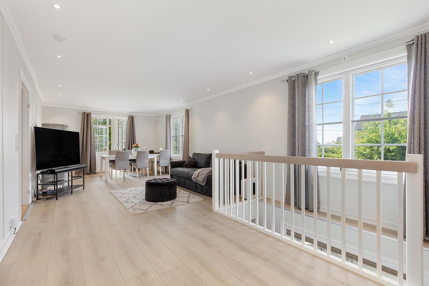 Fra stuen er det utgang til hagen. Galleribilde