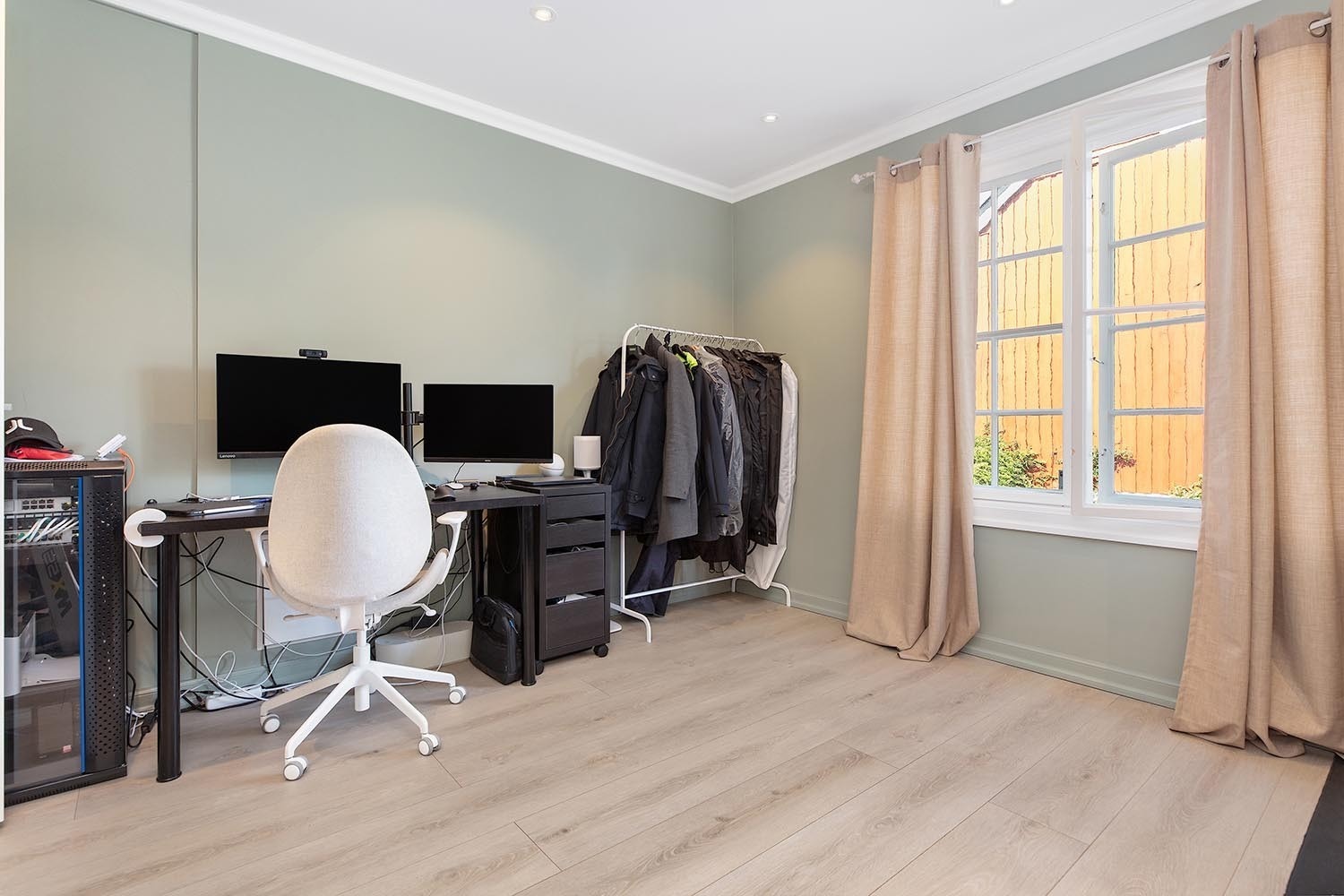 Alle soverommene er av god størrelse med plass til både dobbeltseng og garderobeskap. Galleribilde