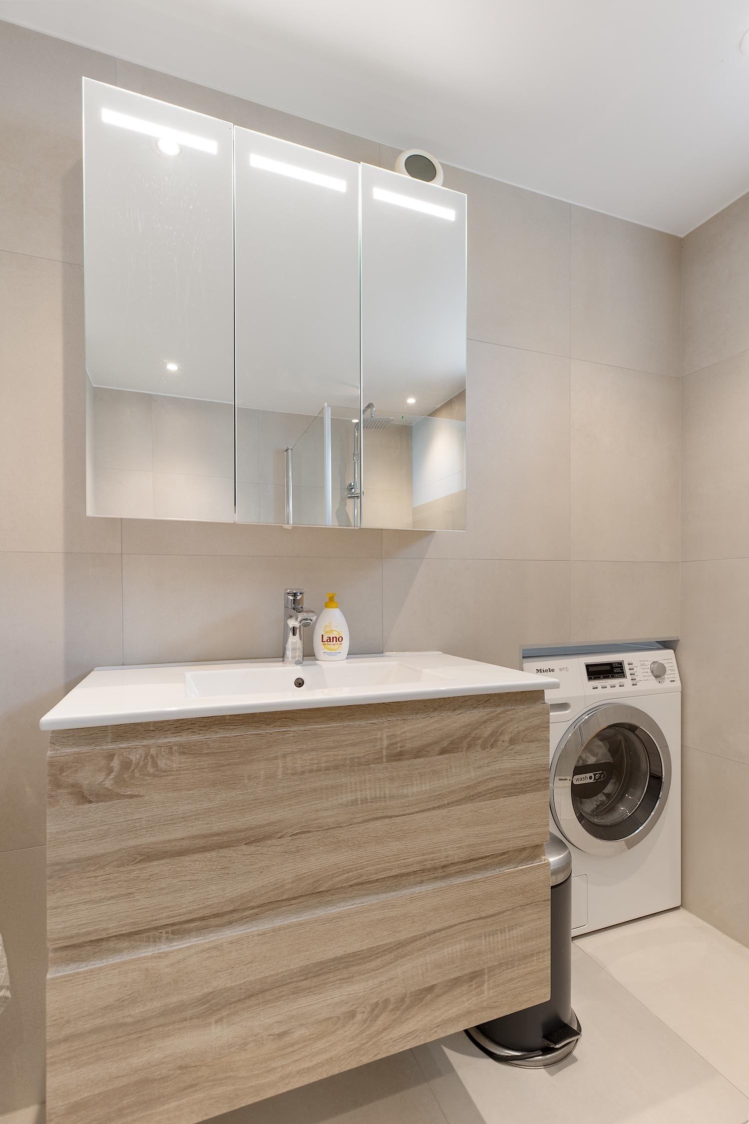 Kombinert tørk- og vaskemaskin følger leien. Galleribilde