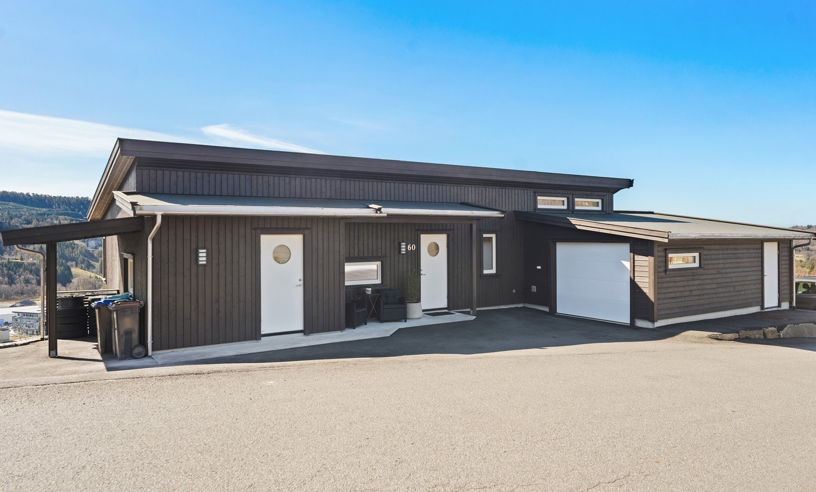 Asflatert innkjørsel Galleribilde