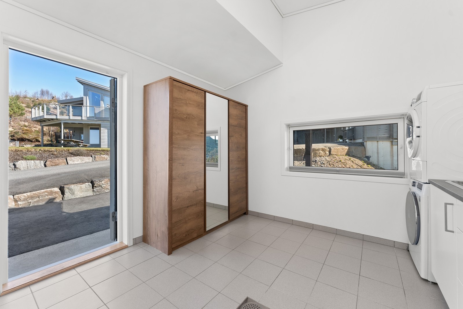 Praktisk vaskerom/grovgang med egen inngang Galleribilde