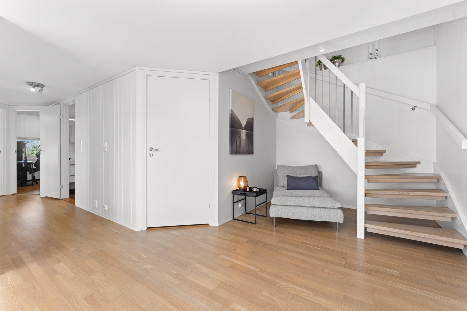 Gang/ kjellerstue i underetasjen Galleribilde