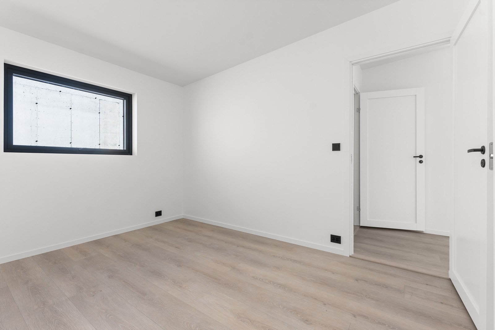 Det er et soverom i hovedetasje Galleribilde