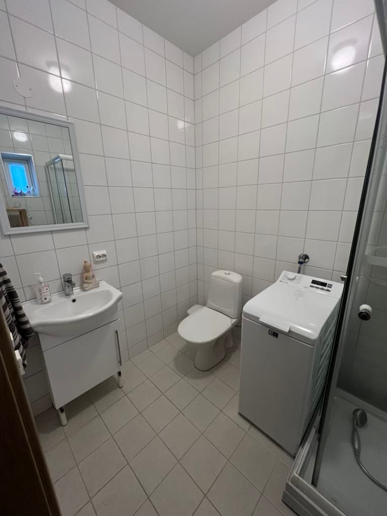 Bilder av hybel | Hybelen kan leies ut for 8-9000 i følge selger. | Bilder tatt av selger Galleribilde