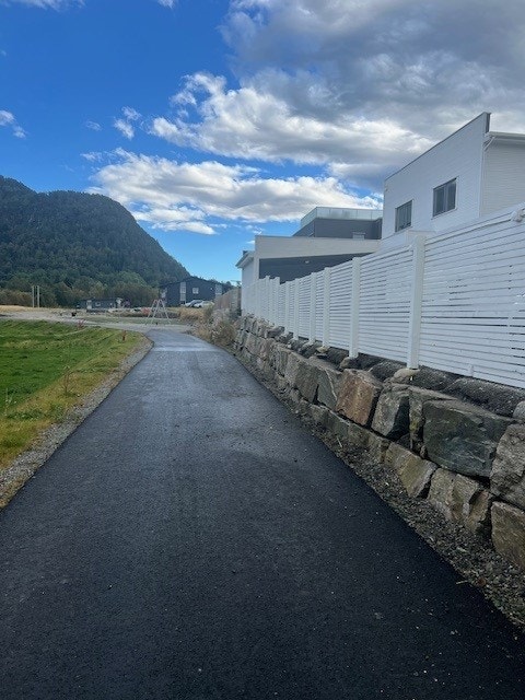 Asfaltert gang og sykkelveg.jpg Galleribilde