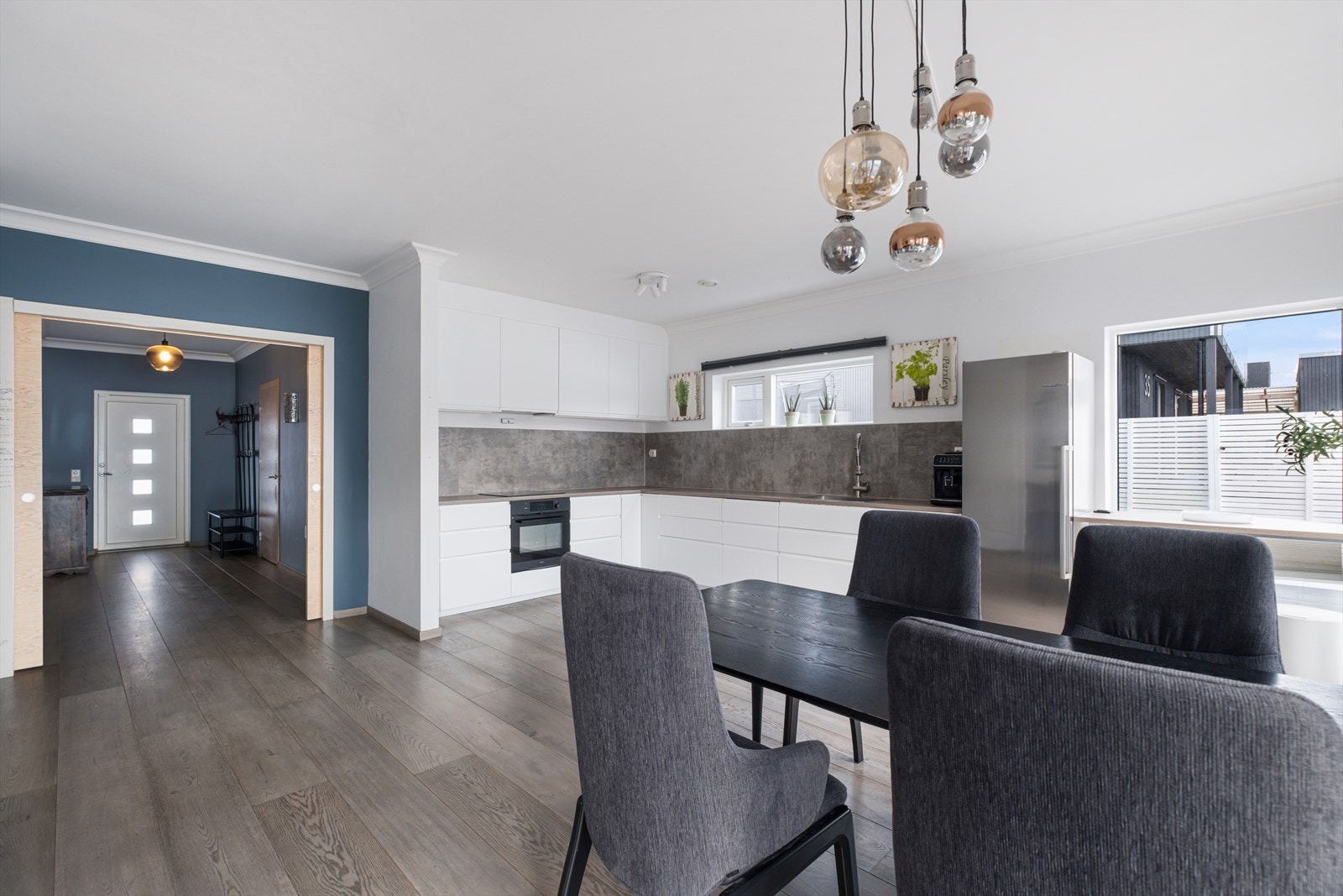 Stort og tiltalende kjøkken Galleribilde