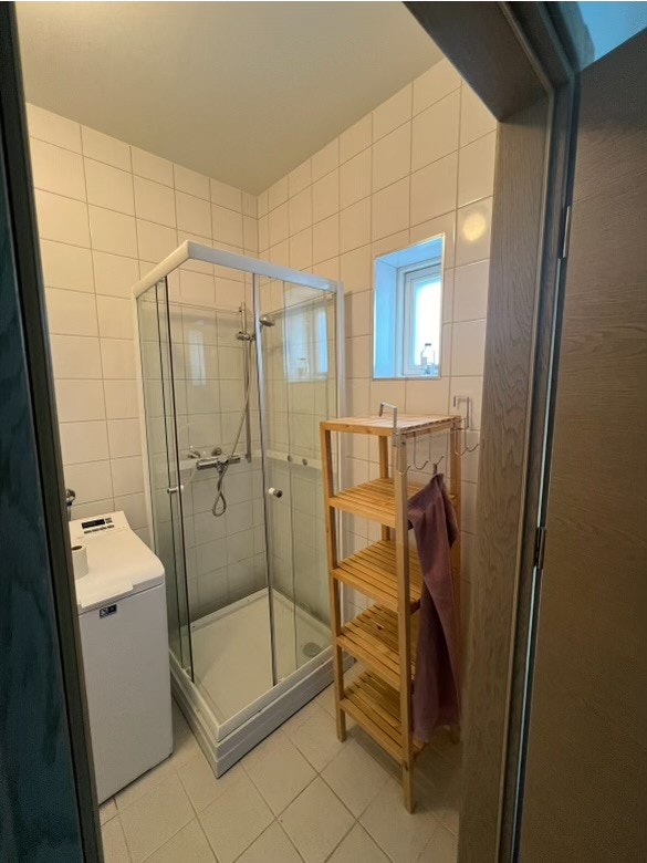 Bilder av hybel | Hybelen kan leies ut for 8-9000 i følge selger. | Bilder tatt av selger Galleribilde