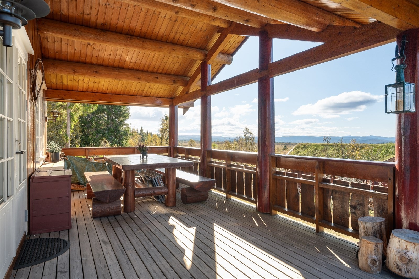 Fra terrassen er det flott utsikt over området. Galleribilde