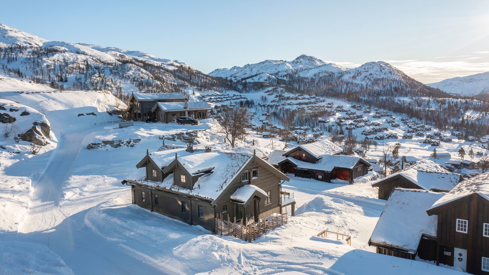 Flott lodge-hytte med 4 soverom, 2 bad, skistall og garasje! Galleribilde