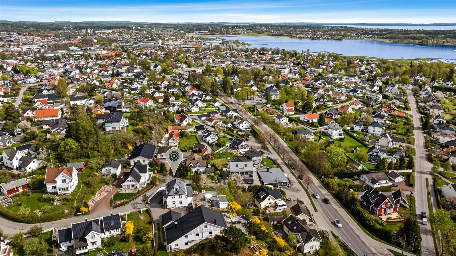 Teie byr på en behagelig atmosfære, et godt etablert boligmiljø og en rekke servicetilbud som gjør hverdagen enkel og komfortabel. Galleribilde