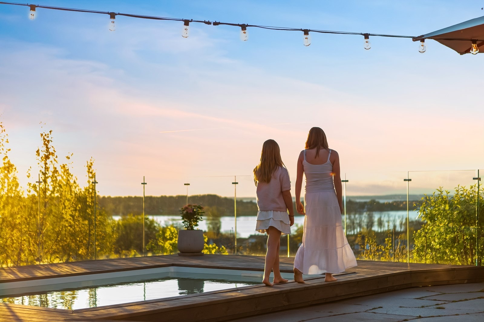 En rålekker og påkostet mansardvilla med fantastisk utsikt mot sjøen og supre solforhold! Galleribilde