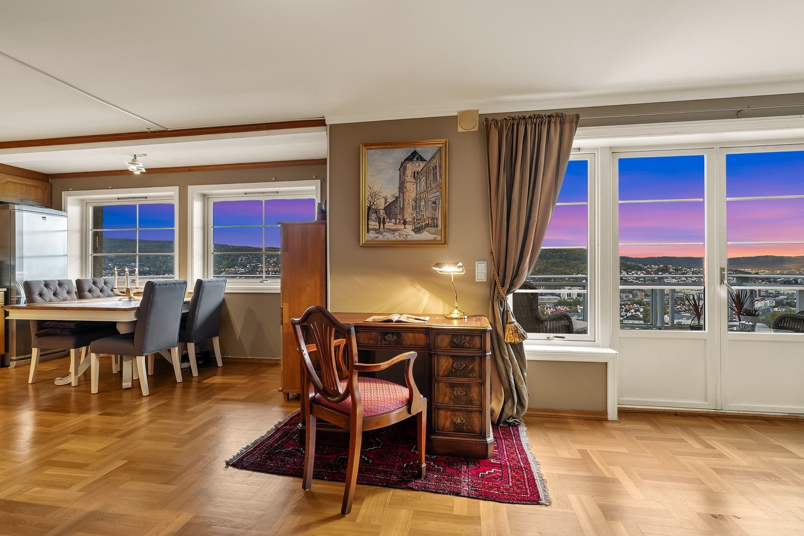 Romslig 3-roms leilighet med store uteområder og klassisk særpreg. Foto: Tor Harald Johannessen Galleribilde