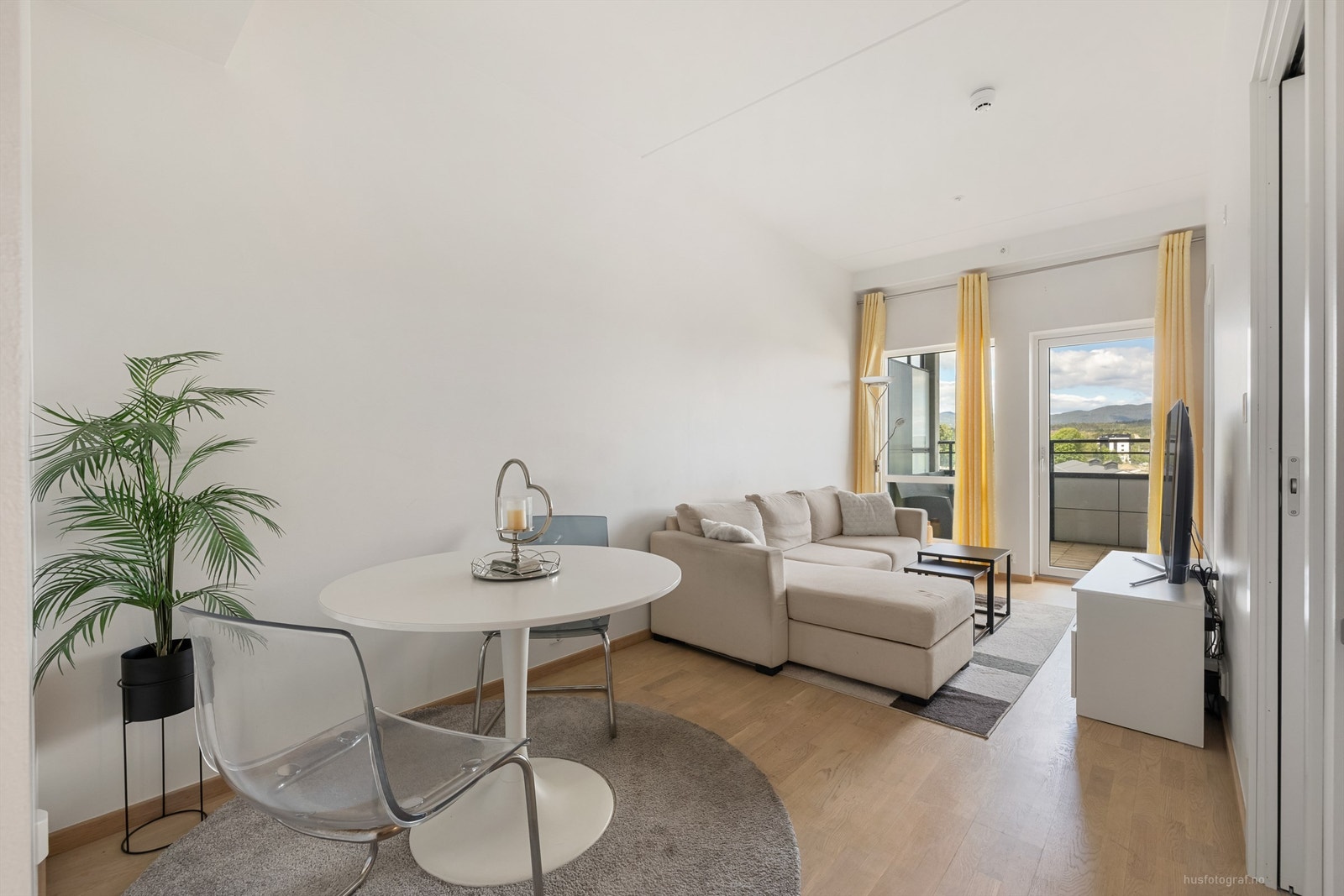 Velkommen til Kirkeveien 38. Presentert av Eirik Lundbekk ved Eiendomsmegler Krogsveen. Foto: Haiman Askari/Knipzet AS Galleribilde