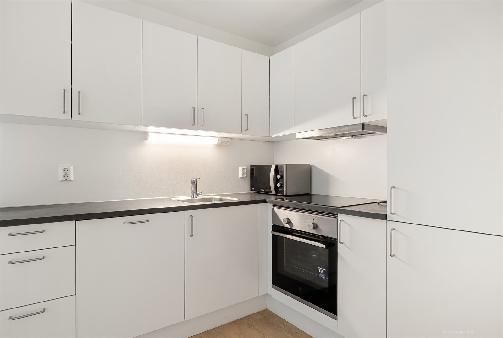 Godt utnyttet skap- og benkplass Galleribilde